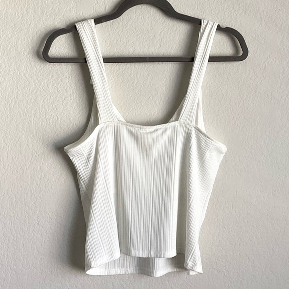 SUMMER CLOSEOUT ☀️ \H&M\• White Crop Tank - Picture 7 of 13